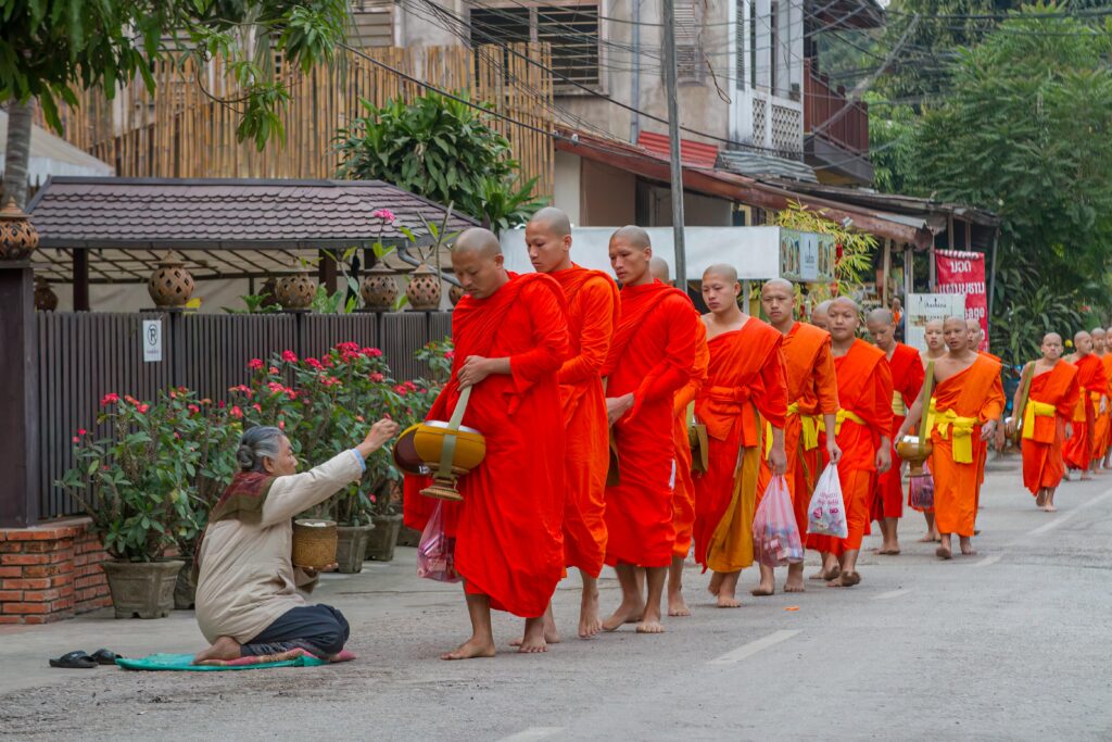 Laos, alms giving, luang prabang, tak bat