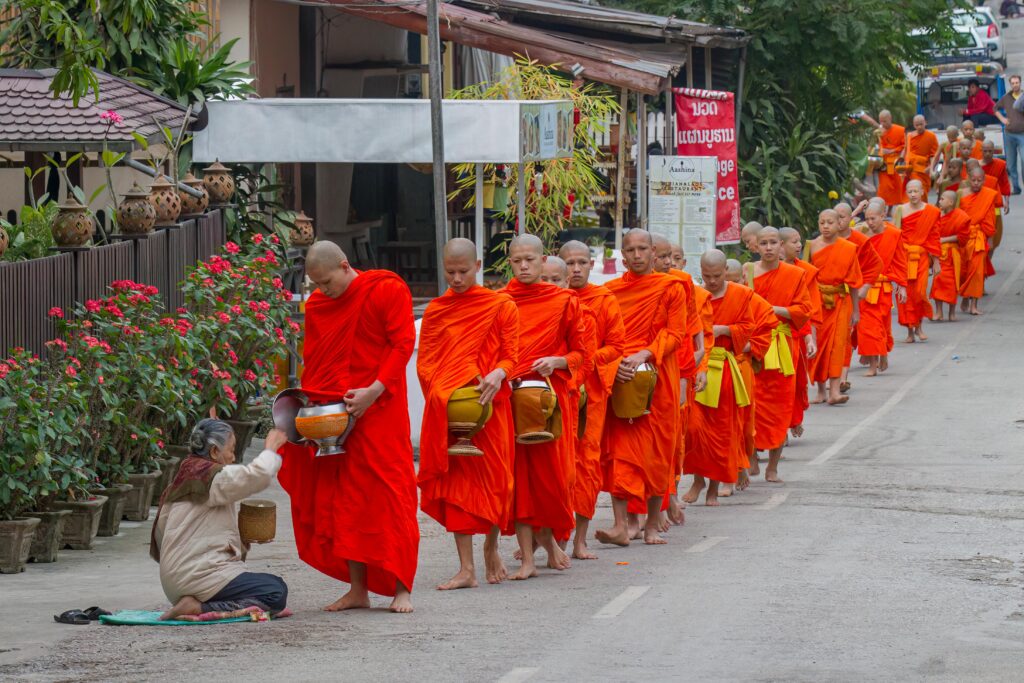 Laos, alms giving, luang prabang, tak bat