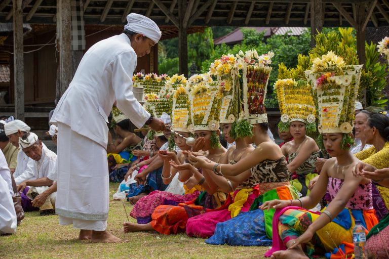 Rejang dance, Basang Alas – East Bali