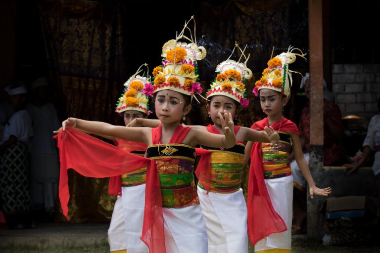 Rejang dance, Antiga – East Bali