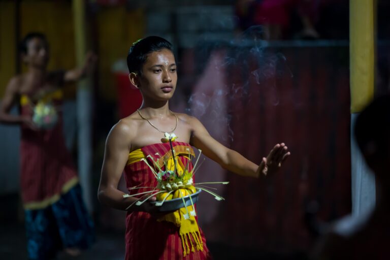 Pendet dance – Bungaya, Bali