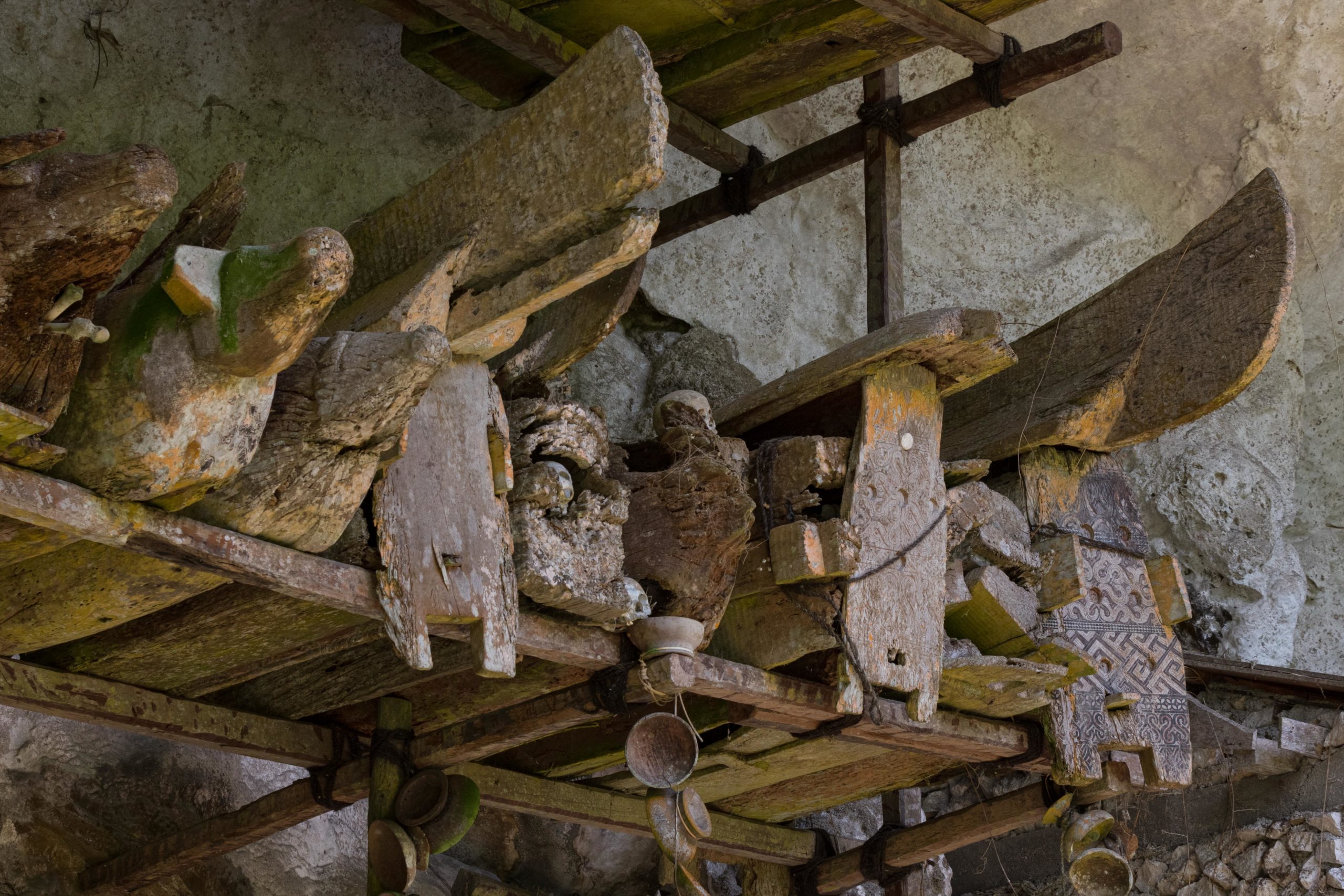 hanging coffins at londa cave graves in tana toraia
