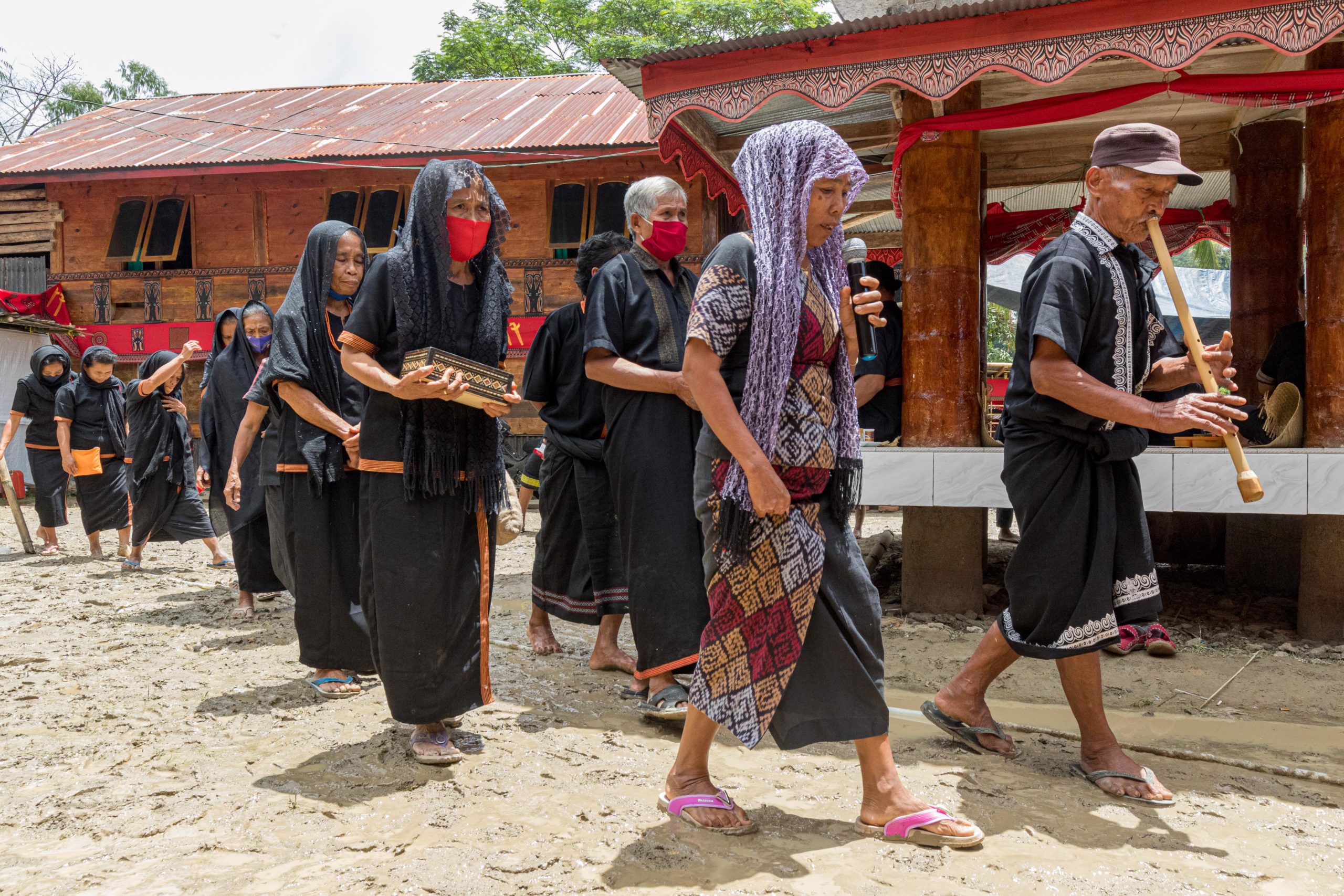 Visitors arriving at a Rambu Solo funeral ceremony in Tana Toraja, Sulawesi, Indonesia